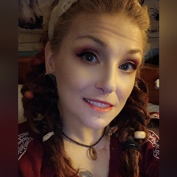 Meet your Posher, April - Picture 3 of 3